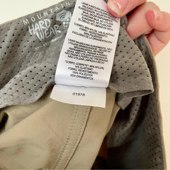 Mountain Hardware Women's Bermuda  Hiking Shorts - Picture 8 of 8